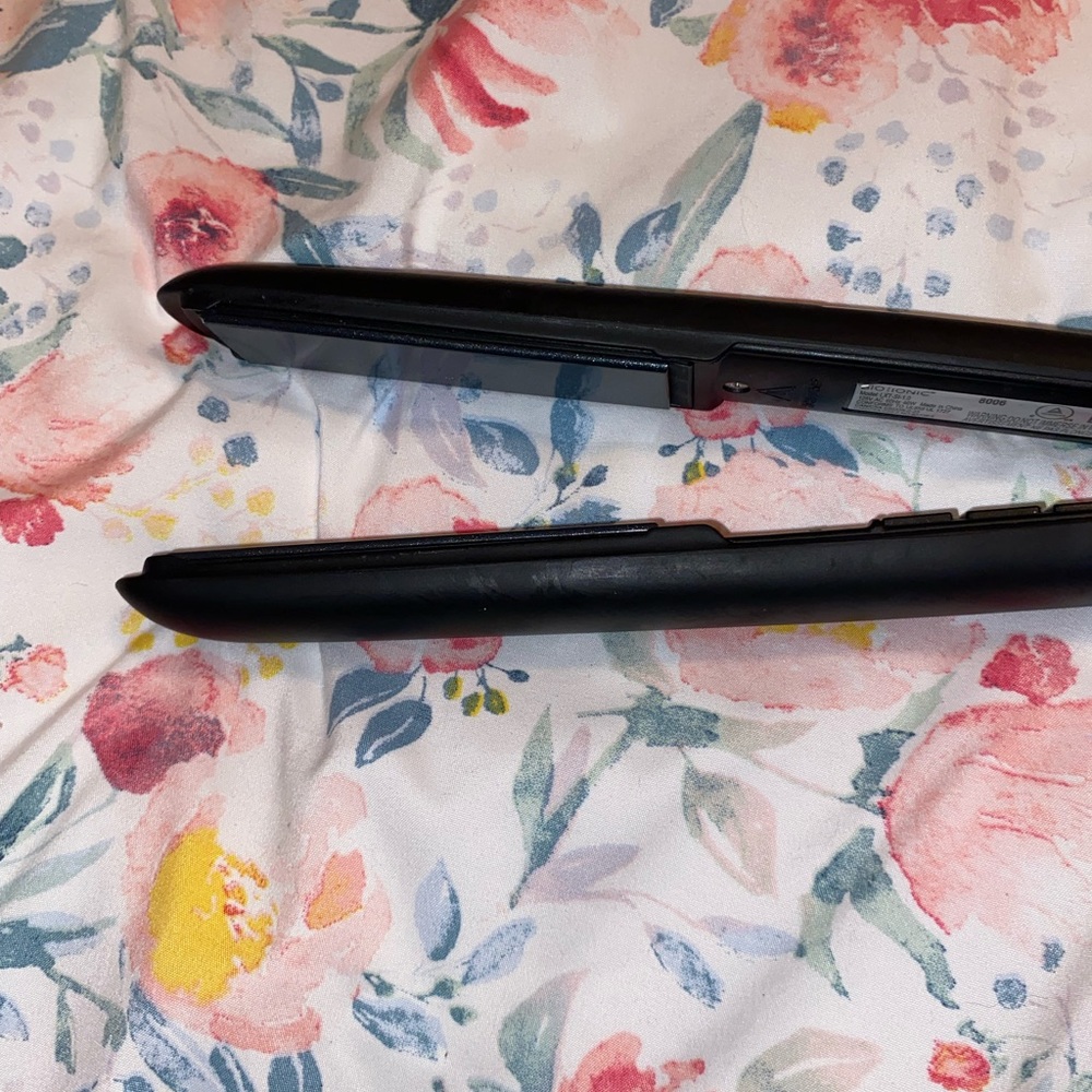 BIO-IONIC HAIR STRAIGHTENER